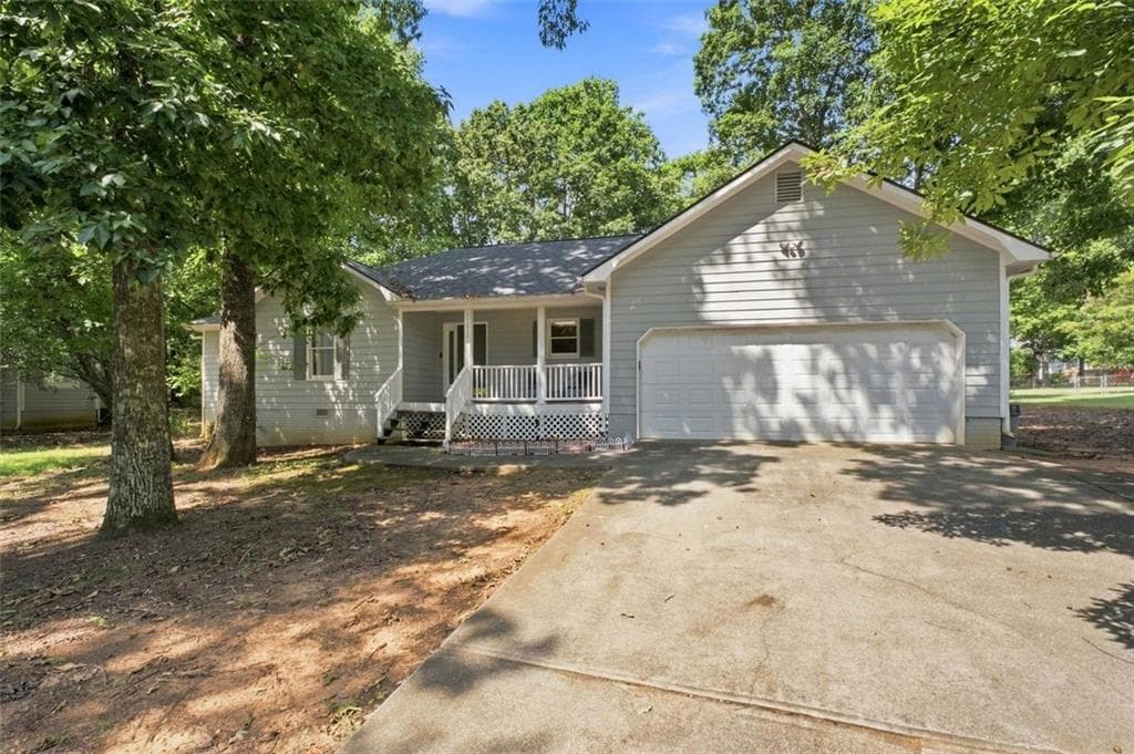 3 bedroom, 3 bathroom, 1,588 sq ft single family residence for sale at 11212 Hemlock Road, Hampton, GA 30228