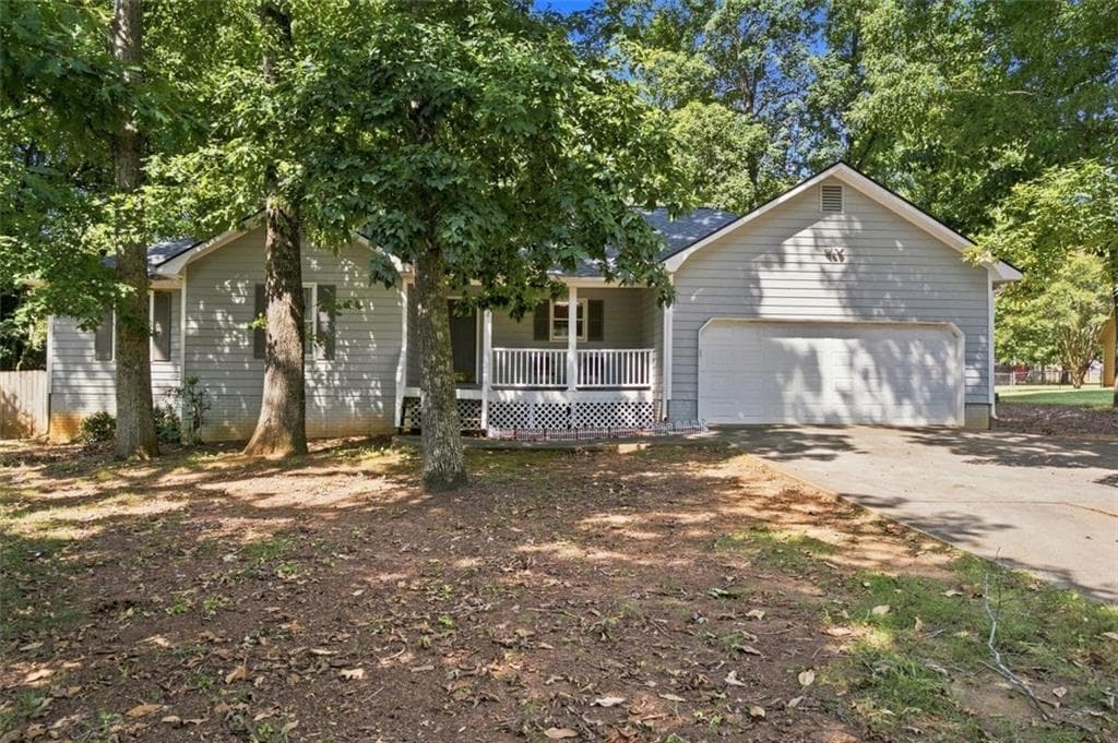 3 bedroom, 3 bathroom, 1,588 sq ft single family residence for sale at 11212 Hemlock Road, Hampton, GA 30228 — photo 2