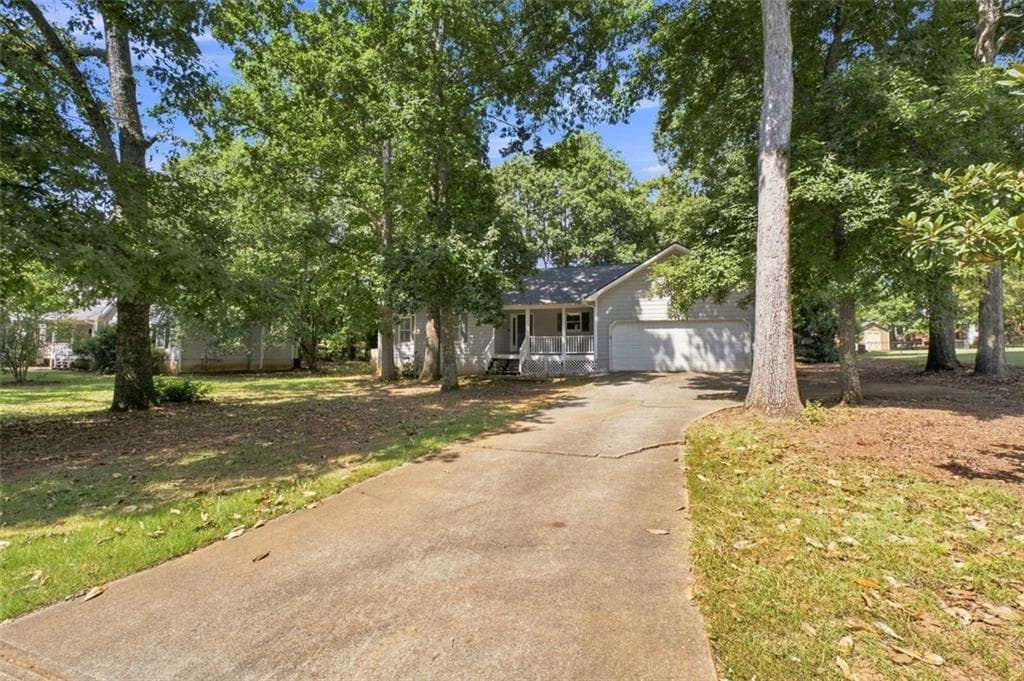 3 bedroom, 3 bathroom, 1,588 sq ft single family residence for sale at 11212 Hemlock Road, Hampton, GA 30228 — photo 4