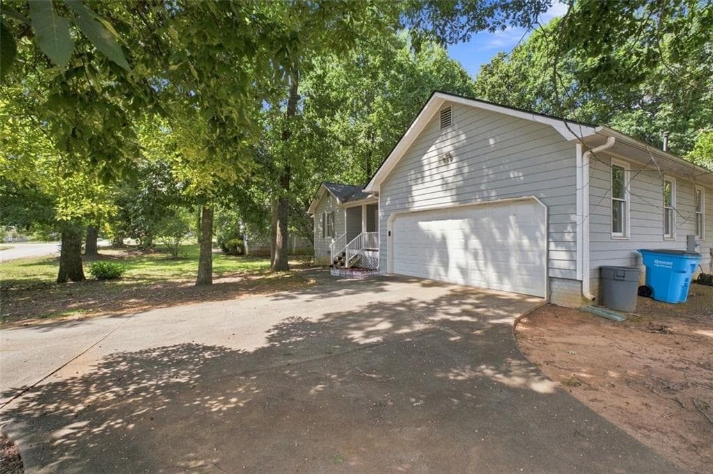 3 bedroom, 3 bathroom, 1,588 sq ft single family residence for sale at 11212 Hemlock Road, Hampton, GA 30228 — photo 5