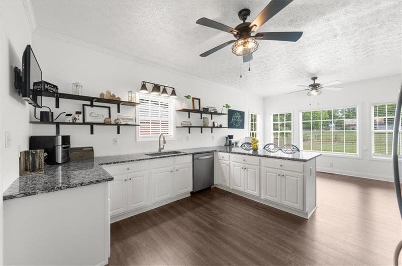 6 bedroom, 4 bathroom, 2,628 sq ft single family residence for sale at 1330 Crimson Lane, Mcdonough, GA 30252 — photo 7