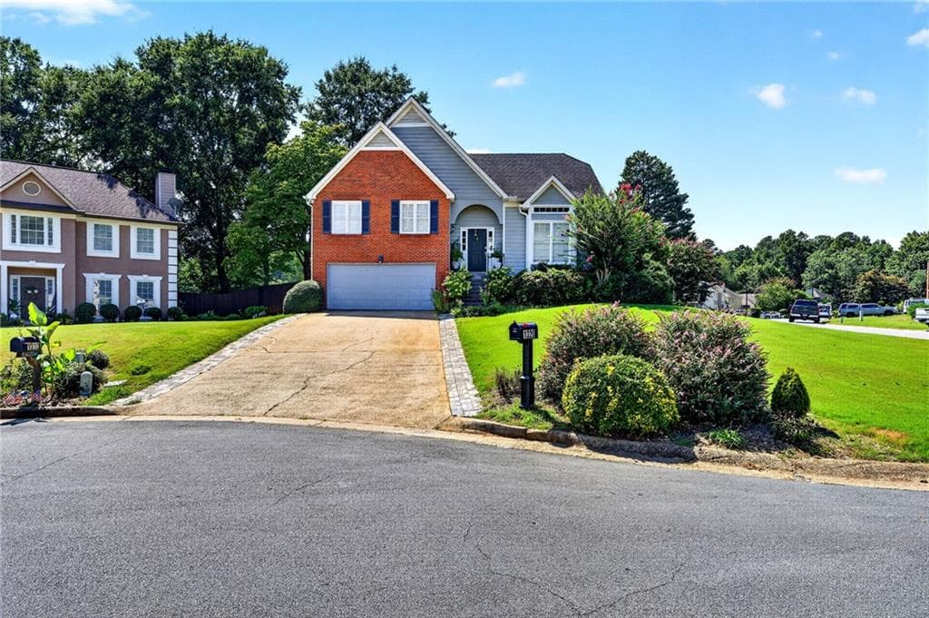 4 bedroom, 3 bathroom, 3,470 sq ft single family residence under contract at 1320 Camden Place, Lawrenceville, GA 30043 — photo 2