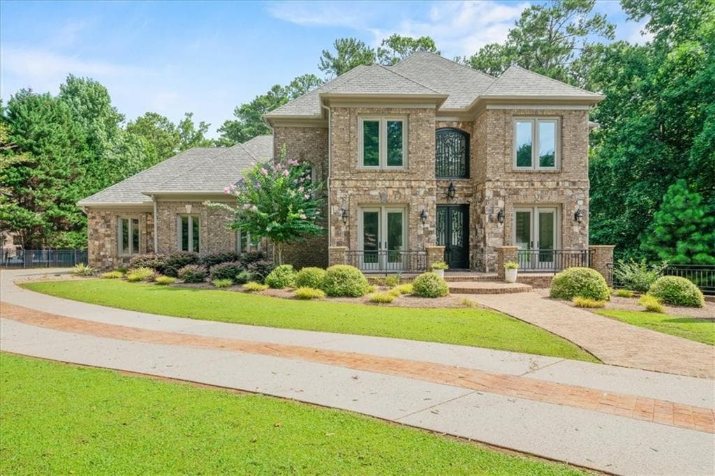 6 bedroom, 6 bathroom, 6,512 sq ft single family residence for sale at 1605 Lockridge Drive, Cumming, GA 30041 — photo 4