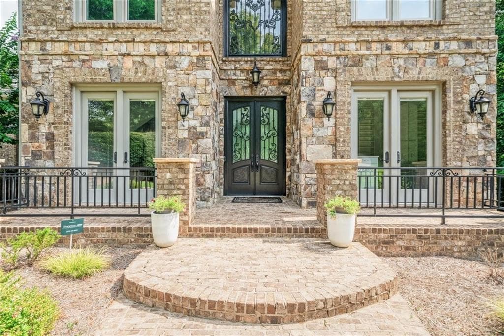 6 bedroom, 6 bathroom, 6,512 sq ft single family residence for sale at 1605 Lockridge Drive, Cumming, GA 30041 — photo 6