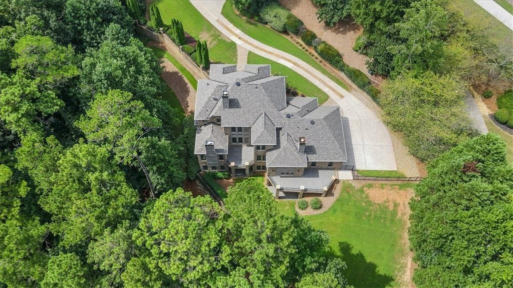 6 bedroom, 6 bathroom, 6,512 sq ft single family residence for sale at 1605 Lockridge Drive, Cumming, GA 30041 — photo 2