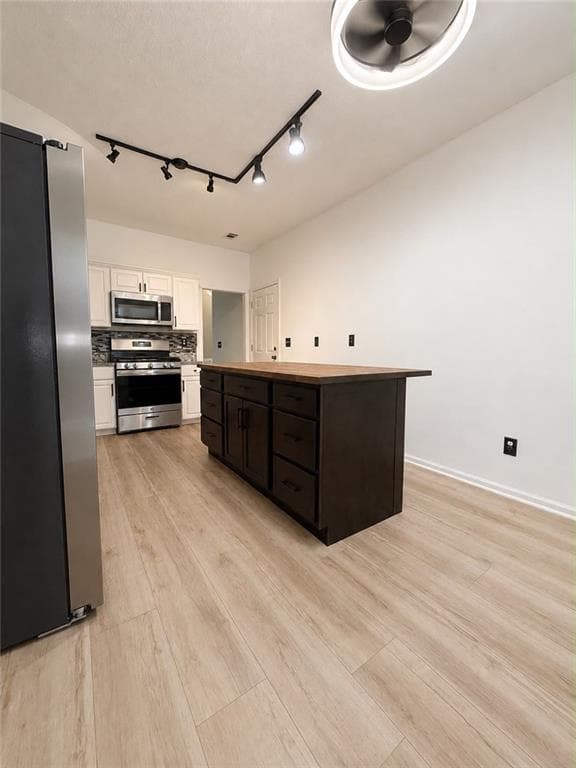 3 bedroom, 3 bathroom, 2,004 sq ft single family residence under contract at 4246 Pentworth Lane, Kennesaw, GA 30144 — photo 8