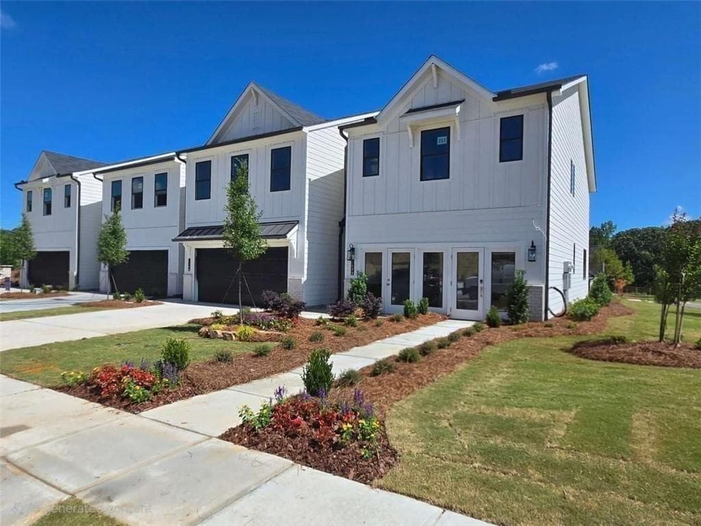 3 bedroom, 3 bathroom, 1,855 sq ft townhouse for sale at 7473 Clover Lane 131, Flowery Branch, GA 30542 — photo 4