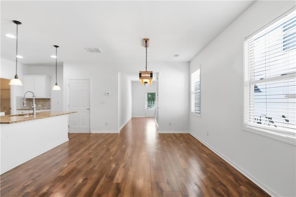 5 bedroom, 3 bathroom, 2,376 sq ft single family residence for sale at 272 Shaw Drive, Acworth, GA 30102 — photo 9