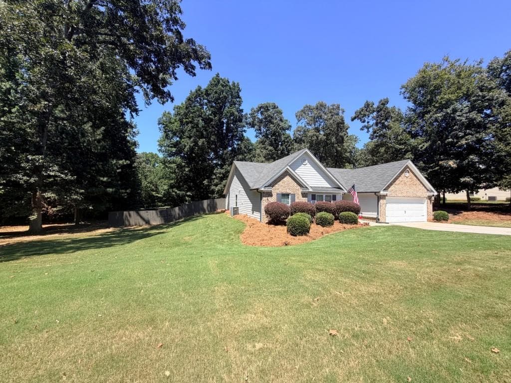 4 bedroom, 2 bathroom, 2,304 sq ft single family residence under contract at 1750 Satilla Drive, Winder, GA 30680 — photo 2