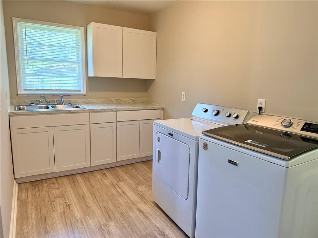 duplex under contract at 2967 Jones Street, East Point, GA 30344 — photo 2