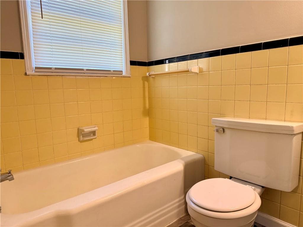 duplex under contract at 2967 Jones Street, East Point, GA 30344 — photo 8