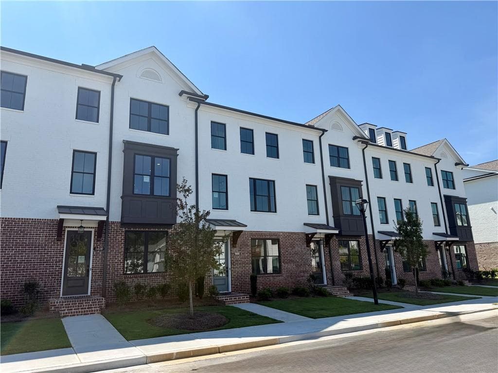 3 bedroom, 4 bathroom, 2,004 sq ft townhouse for sale at 5406 Howington Court 177, Buford, GA 30518 — photo 3