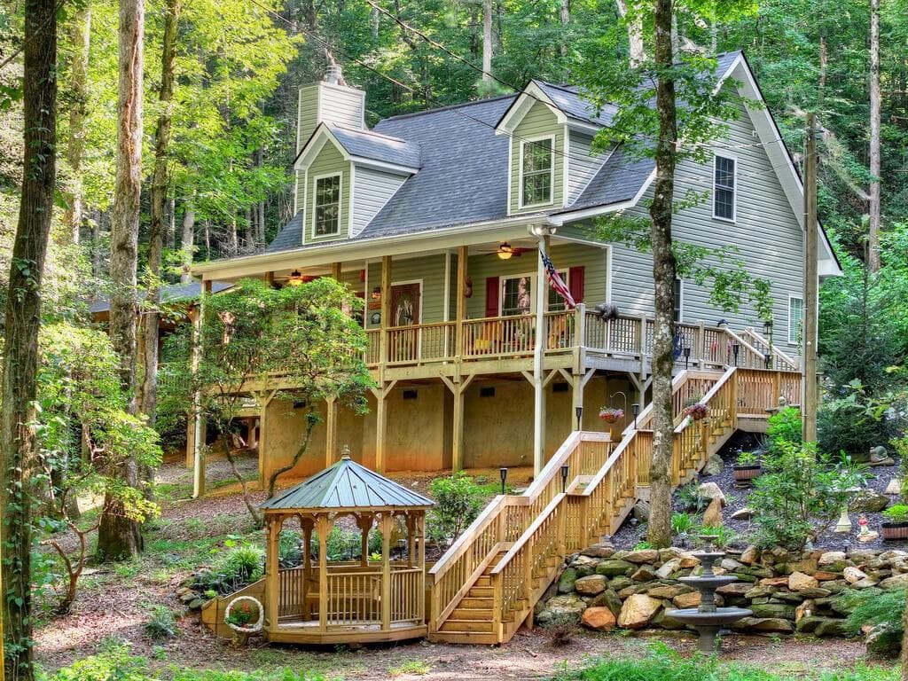 2 bedroom, 3 bathroom, 1,640 sq ft home for sale at 685 Chopped Oak Road, Ellijay, GA