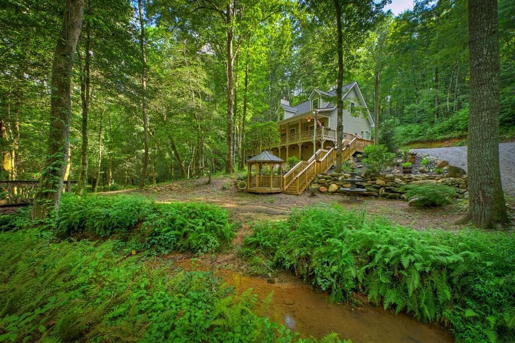 2 bedroom, 3 bathroom, 1,640 sq ft single family residence for sale at 685 Chopped Oak Road, Ellijay, GA 30540 — photo 2