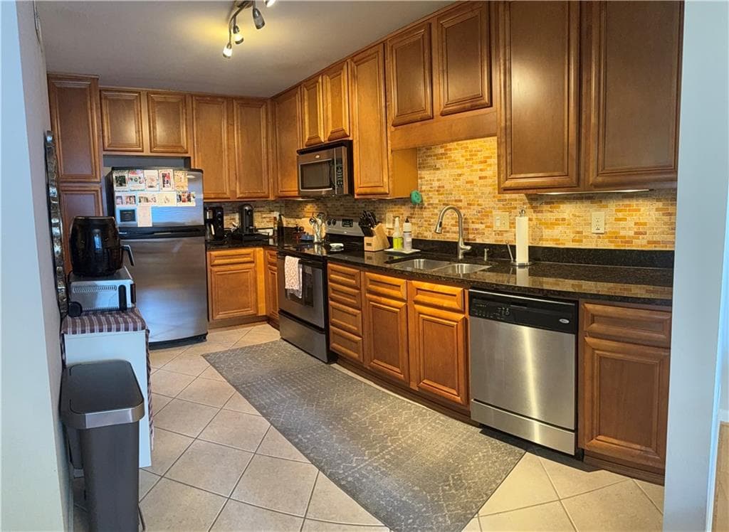 2 bedroom, 3 bathroom, 1,290 sq ft condominium for sale at 1468 Briarwood Road 1605, Atlanta, GA 30319 — photo 4