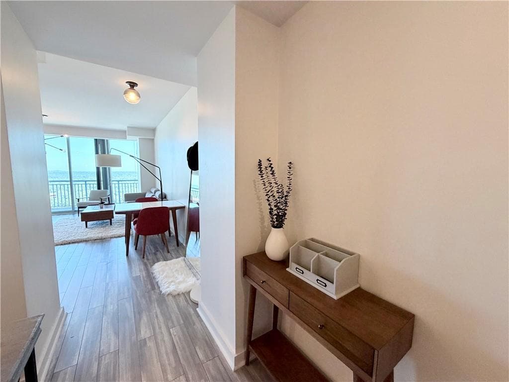 2 bedroom, 2 bathroom, 1,273 sq ft condominium for sale at 3338 Peachtree Road 2502, Atlanta, GA 30326 — photo 2