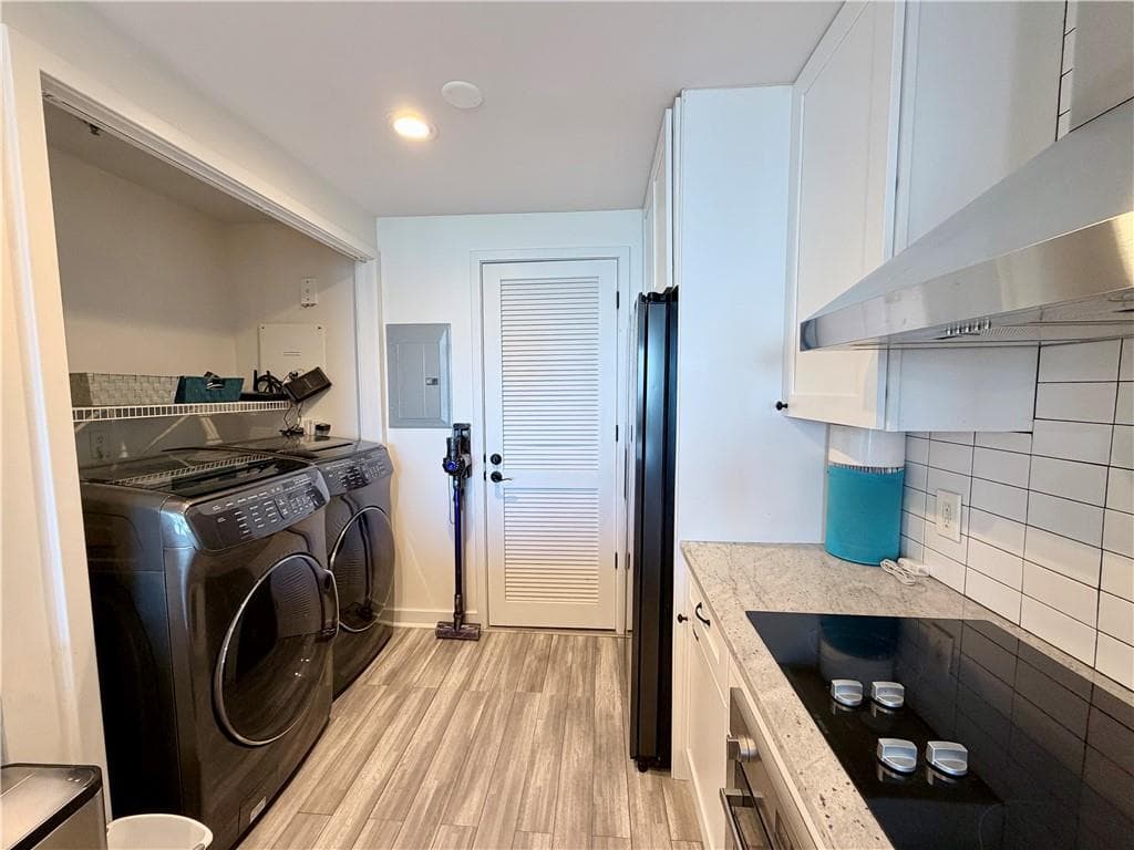 2 bedroom, 2 bathroom, 1,273 sq ft condominium for sale at 3338 Peachtree Road 2502, Atlanta, GA 30326 — photo 6