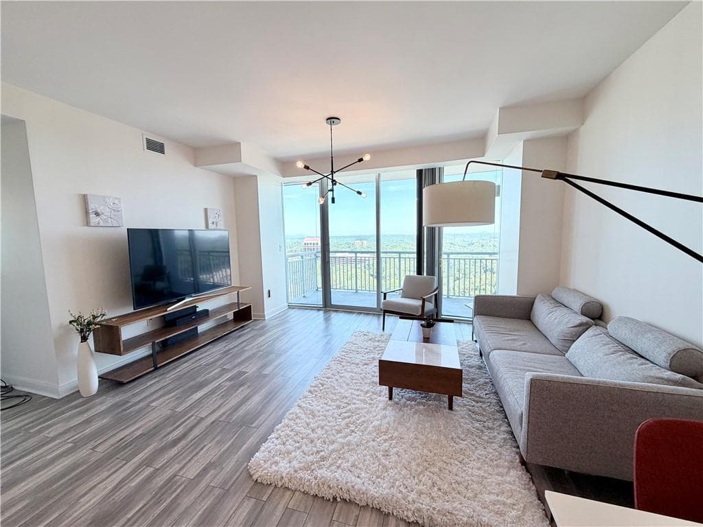 2 bedroom, 2 bathroom, 1,273 sq ft condominium for sale at 3338 Peachtree Road 2502, Atlanta, GA 30326 — photo 7