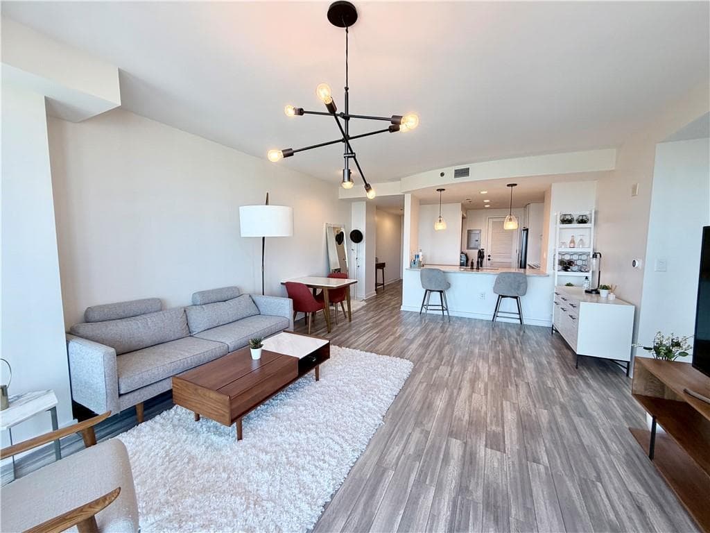 2 bedroom, 2 bathroom, 1,273 sq ft condominium for sale at 3338 Peachtree Road 2502, Atlanta, GA 30326 — photo 9
