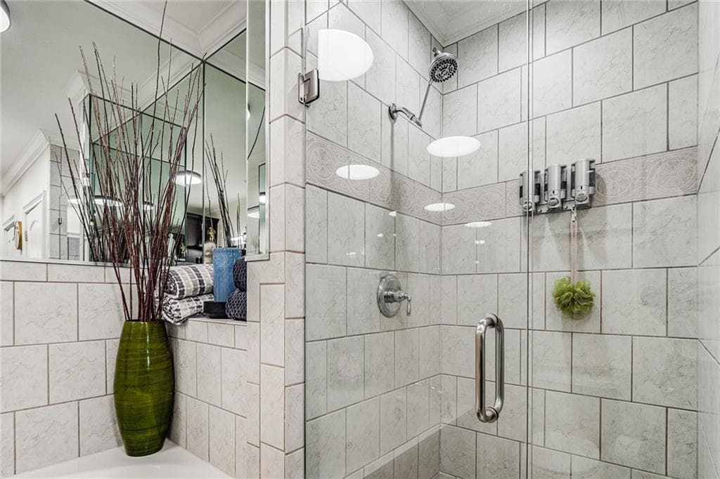 2 bedroom, 2 bathroom, 930 sq ft condominium for sale at 2255 Peachtree Road 522, Atlanta, GA 30309 — photo 9