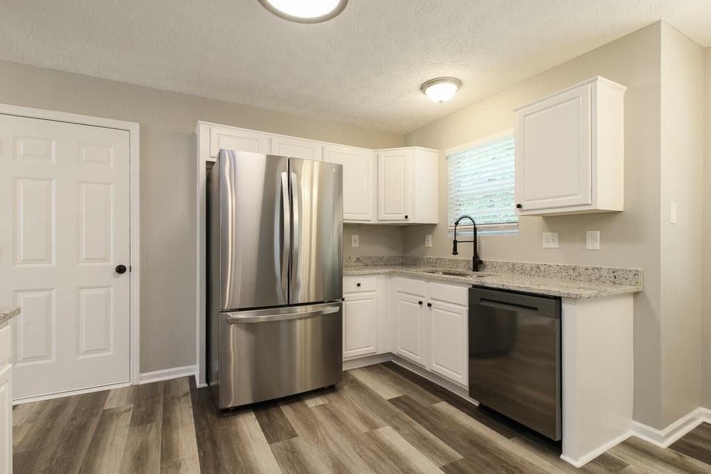 4 bedroom, 3 bathroom, 2,028 sq ft single family residence for sale at 3614 Summit Pines, Decatur, GA 30034 — photo 8