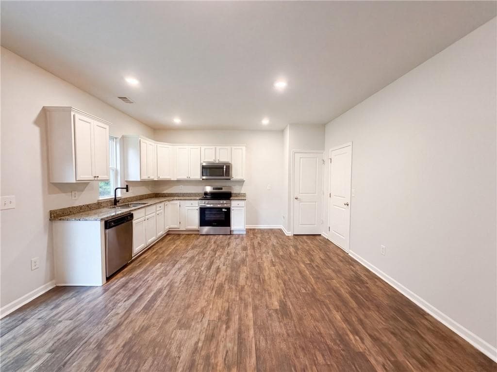 4 bedroom, 3 bathroom, 1,986 sq ft single family residence for sale at 8618 Blair Court, Douglasville, GA 30134 — photo 2
