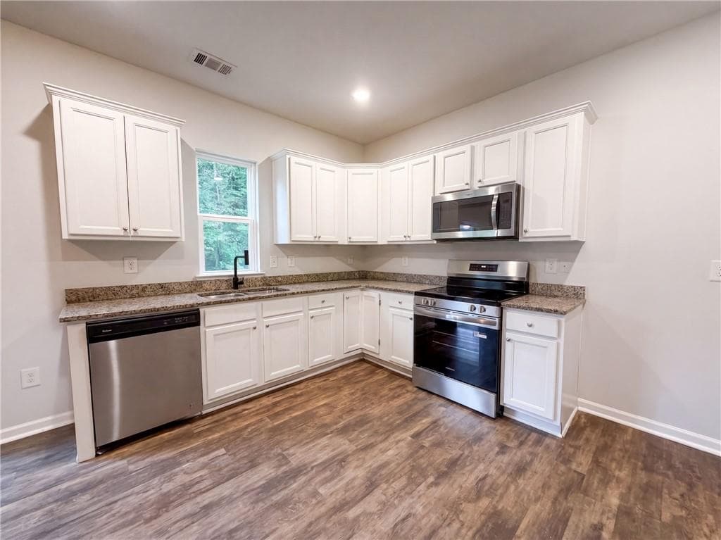 4 bedroom, 3 bathroom, 1,986 sq ft single family residence for sale at 8618 Blair Court, Douglasville, GA 30134 — photo 6