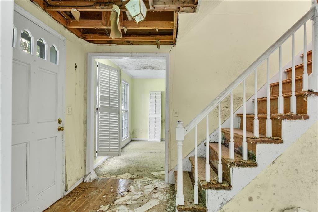 4 bedroom, 3 bathroom, 2,402 sq ft single family residence for sale at 1255 Lake Charles Drive, Roswell, GA 30075 — photo 6