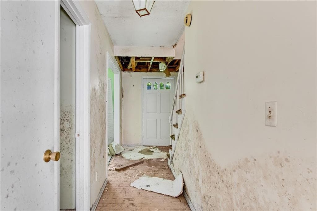 4 bedroom, 3 bathroom, 2,402 sq ft single family residence for sale at 1255 Lake Charles Drive, Roswell, GA 30075 — photo 7
