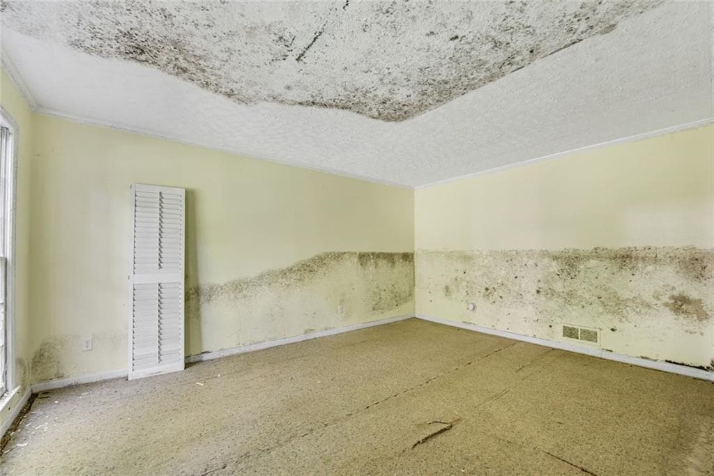 4 bedroom, 3 bathroom, 2,402 sq ft single family residence for sale at 1255 Lake Charles Drive, Roswell, GA 30075 — photo 8