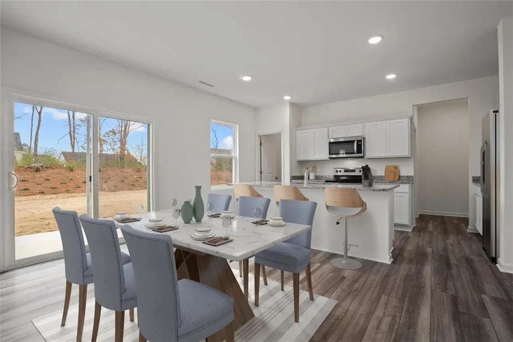 4 bedroom, 3 bathroom, 2,095 sq ft single family residence under contract at 417 Silverton Drive, Dacula, GA 30019 — photo 4