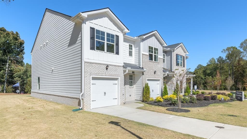 3 bedroom, 3 bathroom, 1,475 sq ft townhouse for sale at 2233 Windward Rd, Stone Mountain, GA 30088 — photo 3