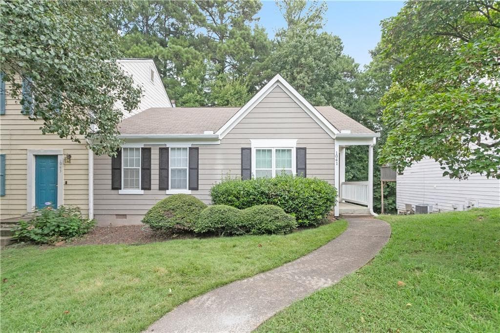2 bedroom, 2 bathroom, 988 sq ft townhouse for rent at 1041 Plantation Way, Kennesaw, GA 30144 for $1,600 a month — photo 1 of 18