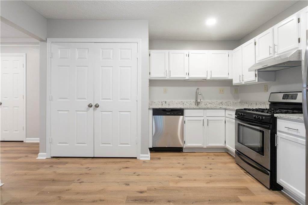 2 bedroom, 2 bathroom, 988 sq ft townhouse for rent at 1041 Plantation Way, Kennesaw, GA 30144 for $1,600 a month — photo 8