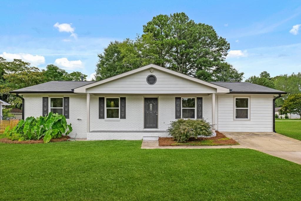 3 bedroom, 2 bathroom, 1,428 sq ft single family residence for sale at 2831 Mobley Drive, Dacula, GA 30019 — photo 1 of 32