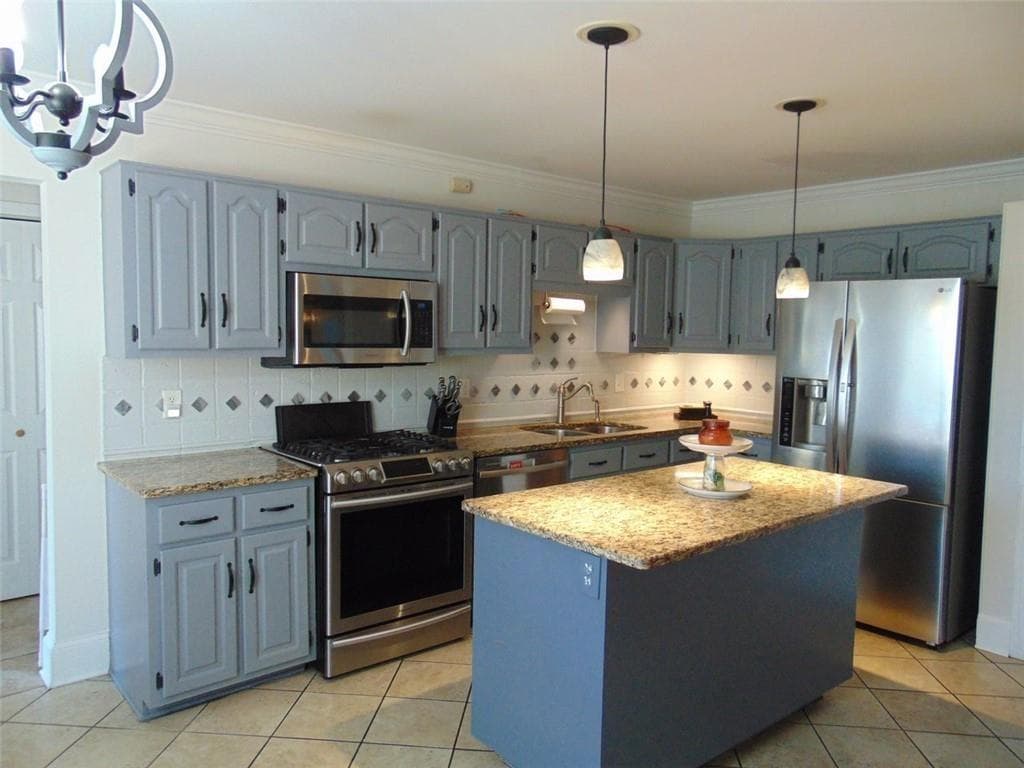 5 bedroom, 2 bathroom, 2,083 sq ft single family residence for sale at 22 Valley Creek Drive, Cartersville, GA 30120 — photo 2