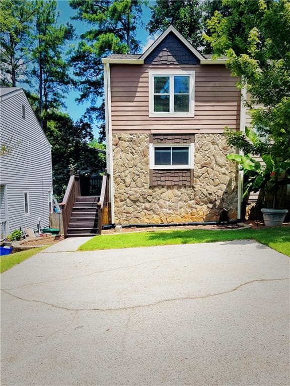 2 bedroom, 3 bathroom, 1,080 sq ft townhouse for rent at 1330 Ridgecrest Lane, Smyrna, GA 30080 for $1,800 a month — photo 1 of 17