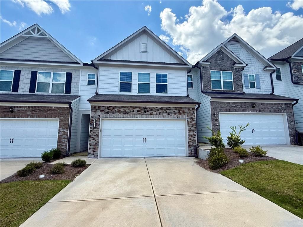 3 bedroom, 3 bathroom, 1,979 sq ft townhouse for rent at 3811 Brookburn Park, Gainesville, GA 30506 for $1,950 a month — photo 1 of 29