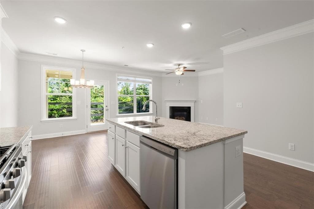 3 bedroom, 3 bathroom, 1,848 sq ft townhouse under contract at 1543 Summer Song Drive, Marietta, GA 30067 — photo 4