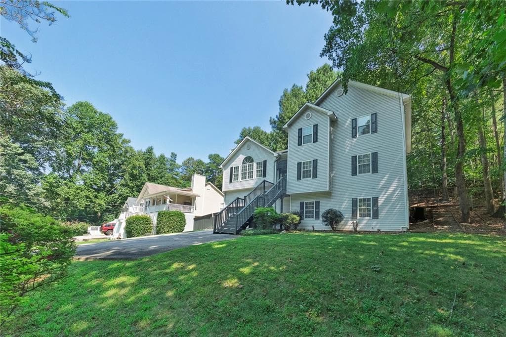 5 bedroom, 3 bathroom, 3,003 sq ft single family residence for sale at 6484 Victory Drive, Acworth, GA 30102 — photo 2