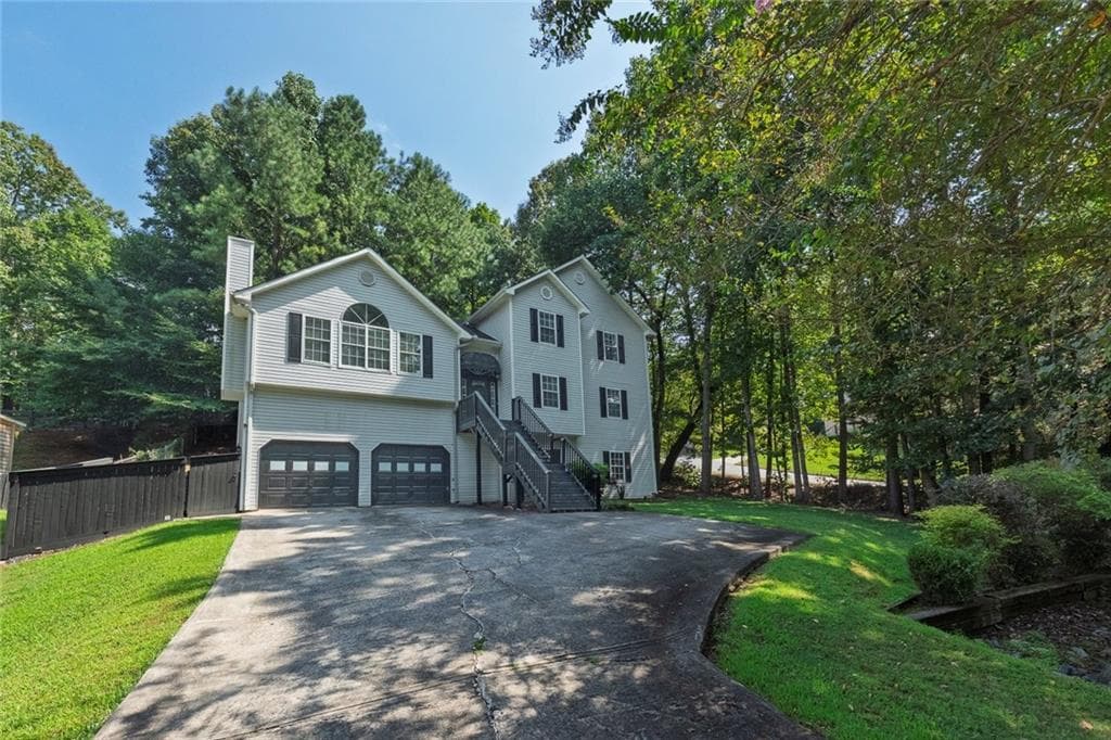 5 bedroom, 3 bathroom, 3,003 sq ft single family residence for sale at 6484 Victory Drive, Acworth, GA 30102 — photo 3