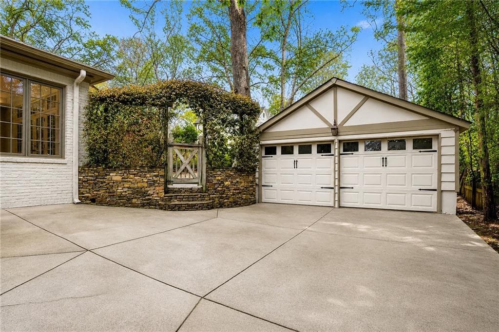 5 bedroom, 5 bathroom, 3,615 sq ft single family residence for sale at 2896 North Hills Drive, Atlanta, GA 30305 — photo 6