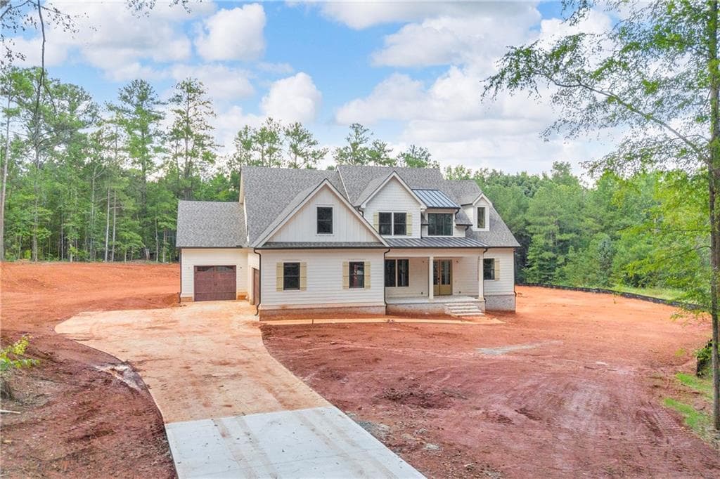 5 bedroom, 3 bathroom, 3,643 sq ft single family residence under contract at 1600 Maxey Road, Bishop, GA 30621 — photo 2