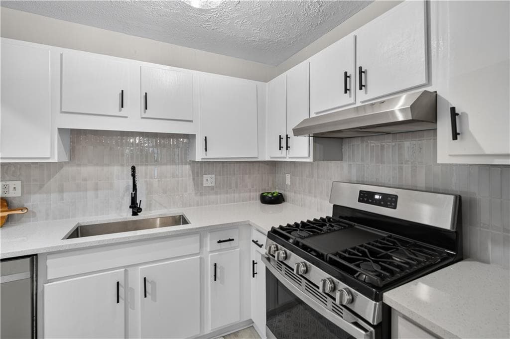 2 bedroom, 3 bathroom, 1,136 sq ft townhouse for sale at 6600 Autumn Trace Drive, Peachtree Corners, GA 30092 — photo 10