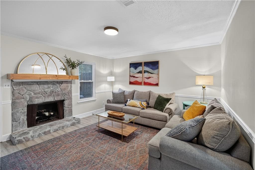 2 bedroom, 3 bathroom, 1,136 sq ft townhouse for sale at 6600 Autumn Trace Drive, Peachtree Corners, GA 30092 — photo 4