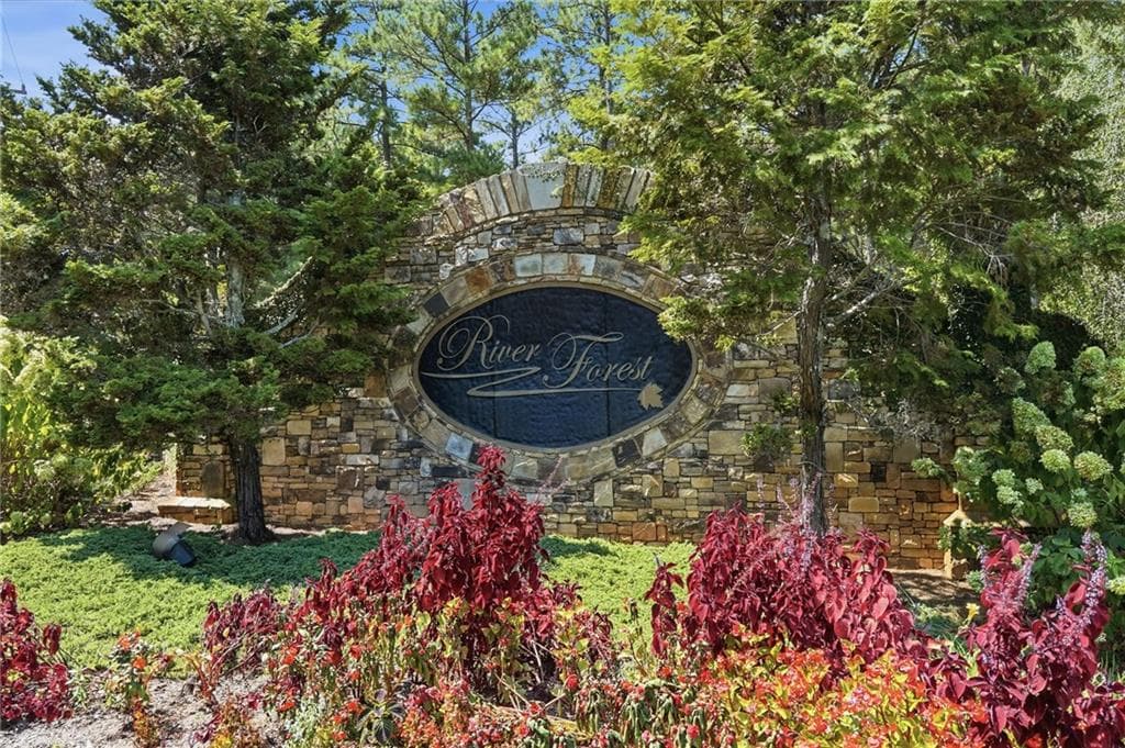 5 bedroom, 4 bathroom, 3,630 sq ft single family residence under contract at 123 Fairway Run, Forsyth, GA 31029 — photo 2