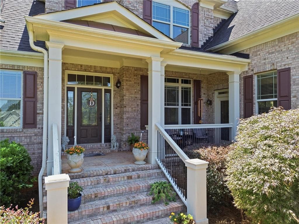 5 bedroom, 4 bathroom, 3,630 sq ft single family residence under contract at 123 Fairway Run, Forsyth, GA 31029 — photo 4