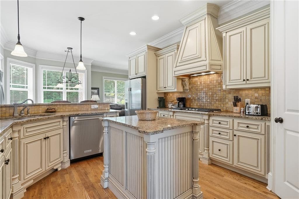 5 bedroom, 4 bathroom, 3,630 sq ft single family residence under contract at 123 Fairway Run, Forsyth, GA 31029 — photo 7