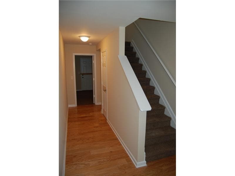 3 bedroom, 3 bathroom, 1,400 sq ft townhouse for sale at 618 Providence Place, Atlanta, GA 30331 — photo 2