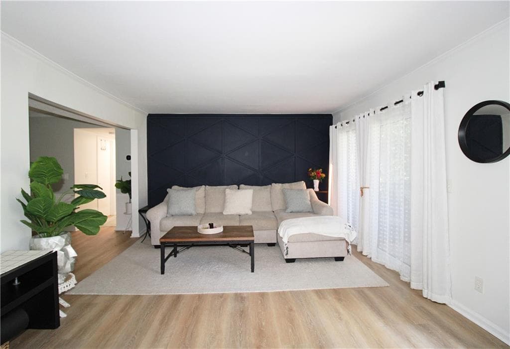 2 bedroom, 2 bathroom, 1,206 sq ft condominium for sale at 6851 Roswell Road H-31, Sandy Springs, GA 30328 — photo 4
